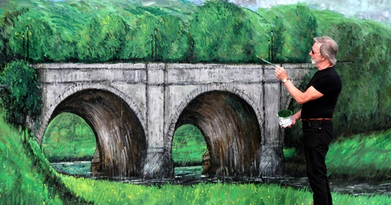 Steve MacDougall, Courier, Low Road (check), Bridge of Earn. Mural by local artist Iain Imrie (please check name spelling).