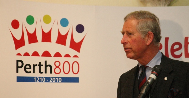 The Prince of Wales, Prince Charles visits Perth.   Scone Palace.  Reception to mark Perth 800.   Prince Charles speaks to the guests.