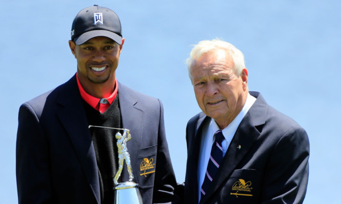 New world No 1 Tiger Woods shares a joke with legend Arnold Palmer.