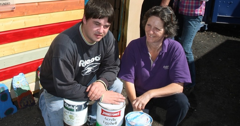 DOUGIE NICOLSON, COURIER, 29/06/10, NEWS.
DATE - Tuesday 29th June 2010.
LOCATION - Walled Garden at Murray Royal Hospital, Perth.
EVENT - Opening of new paint hut.
INFO - Front L/R, Stephen Sneddon and Caroline Beaton - Repaint Supervisor, Back George McIntosh and Debbie Butler - Co-Ordinator Walled Garden.
STORY BY - Perth office.