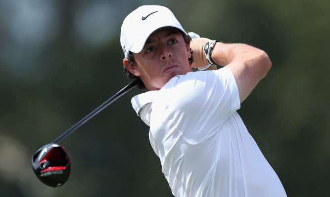 Rory McIlroy has been knocked off No.1 spot by Tiger Woods.