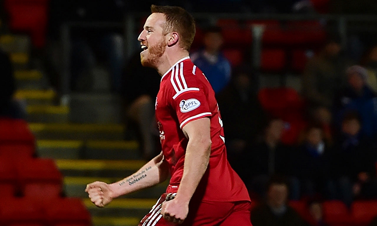 23/01/15 SCOTTISH PREMIERSHIP
ST JOHNSTONE v ABERDEEN (1-1) 
MCDIARMID PARK - PERTH
Aberdeen ace Adam Rooney celebrates having pulled back a goal for his side 1-1