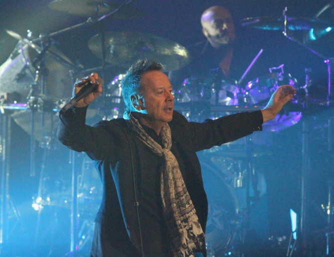 Simple Minds played a sell-out greatest hits gig to thousands at a packed Caird Hall in Dundee on April 2. Nearly 30 years after their last performance at the venue, the chart-topping band delighted 2,200 fans by performing songs from their forthcoming album, Celebrate  The Greatest Hits. The show was the first homecoming gig for Dundee-born bass player Ged Grimes, who is also founder member of Dundee band Danny Wilson and played with Deacon Blue.