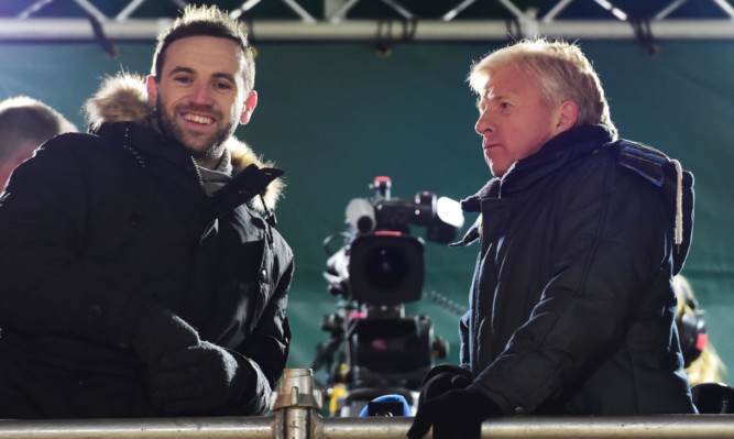 James McFadden watched the Saints v Aberdeen game with Gordon Strachan.