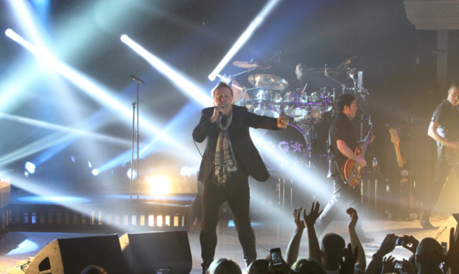 Jim Kerr performs some of the band's classics in front of 2,200 fans.