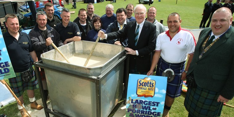 DOUGIE NICOLSON, COURIER, 04/07/10, NEWS.
DATE - Sunday 4th July 2010.
LOCATION - Duffus Park, Cupar.
EVENT - Cupar Highland Games.
INFO - Sir Menzies Campbell lends a hand to the bid for the Largest Bowl Of Porridge, with Craig Manson, right, Chairman of the Cupar Round Table, members of the C.R.T and staff from Scott's Porage Oats.
STORY BY - Cheryl, Cupar office.