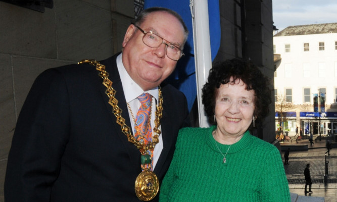 Lord Provost Bob Duncan with Dundee Citizen of the Year Stella Carrington. The 76-year-old has been the driving force behind several projects in the city.