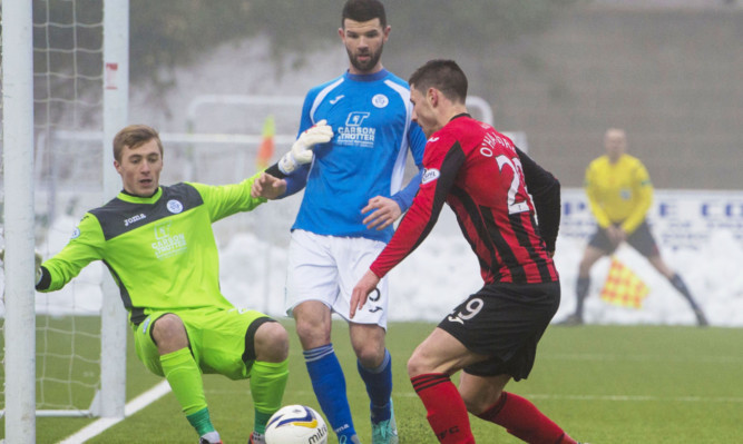 Michael O'Halloran misses a great chance against Queen of the South.