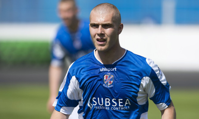 Kenny Adamson in action for Cowdenbeath.