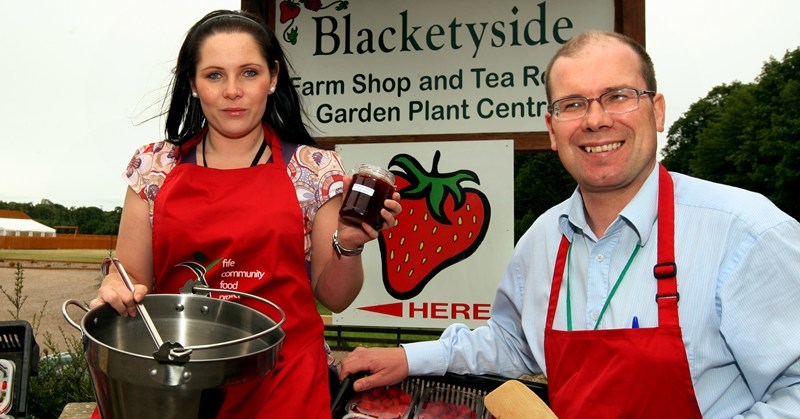 John Stevenson, Courier,06/07/10.Fife,Leven.Blacketyside farm shop,Fife Community Food Project,pic shows community food development workers Tina Airlie and Iai Anderson.