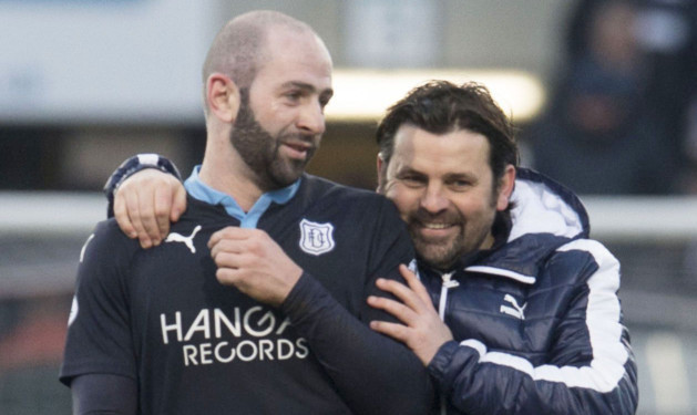 DUNDEE Dundee manager Paul Hartley celebrates with Gary Harkins.