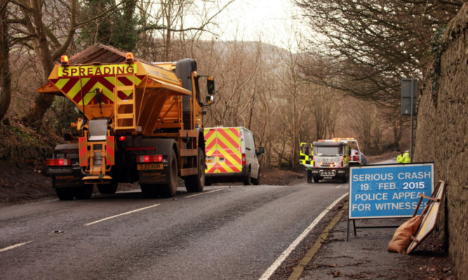 Police are appealing for witnesses to the fatal crash on the A913 early yesterday morning.