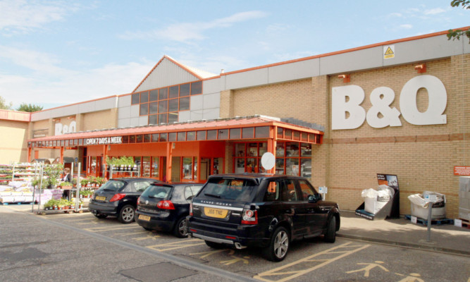The B&Q at Kingsway East.