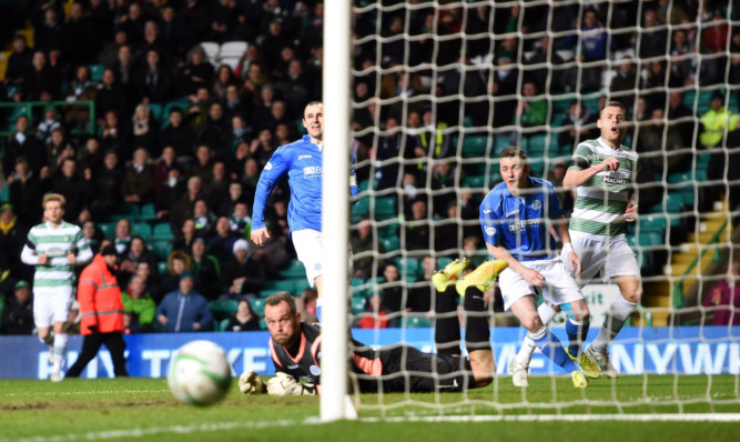 04/03/15 SCOTTISH PREMIERSHIP
CELTIC v ST JOHNSTONE
CELTIC PARK - GLASGOW
Celtic's Anthony Stokes (far right) rues a missed chance early in the first half
