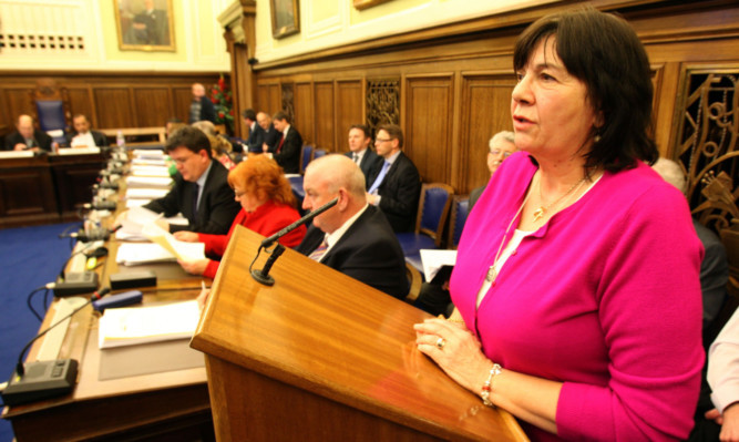 Amanda Kopel addresses Dundee councillors at Monday's meeting.