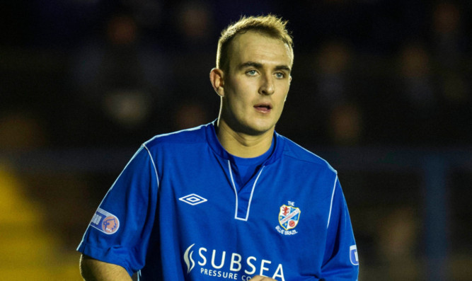 Scott Linton in action for Cowdenbeath.
