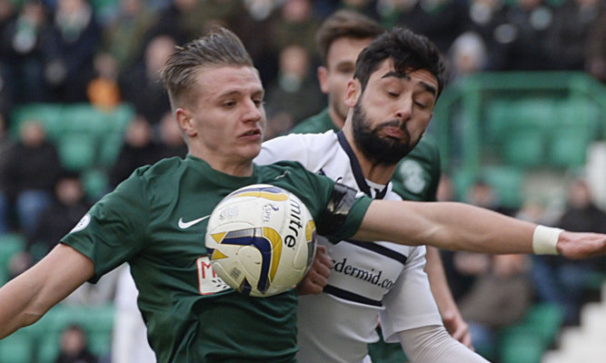 Rory McKeown, right, battles with Hibernians Jason Cummings.