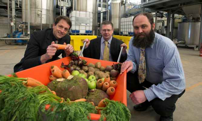 Curran inventors Dr David Hepworth, right, and Dr Eric Whale, centre, with CelluComp chief executive Christian Kemp-Griffin and the raw materials Curran is made from.
