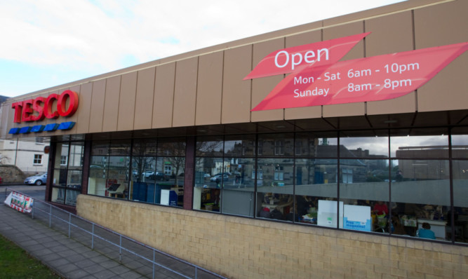 The Tesco store in Kirkcaldy which houses the post office is due to close.