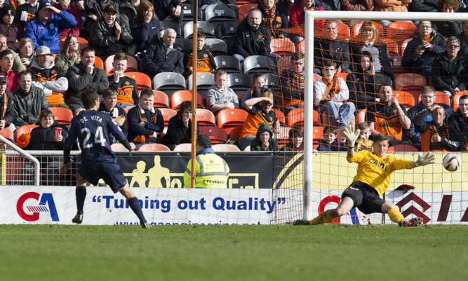 Raffaele De Vita nets the winner against United.