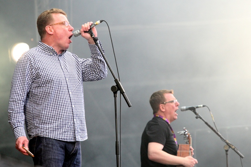 Steve MacDougall, Courier, Balado, Kinross. T in the Park 2010. Scenes from the event. Main Stage, during performance by The Proclaimers.