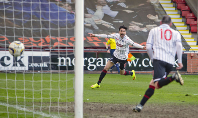 Faissal E Bakhtaoui scored the only goal of the game for the Pars.