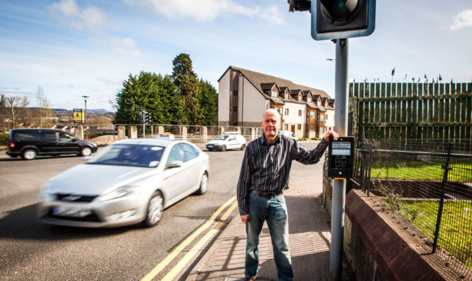 Willie Wilson has asked the police and the council to look into the problem of the traffic lights.