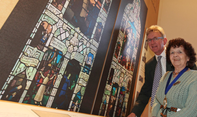 Doug Binnie and Stella Carrington have a closer look at one of the exhibits.