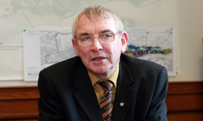 Dundee City Council Leader Ken Guild says figures prove there is 'no glass ceiling'.