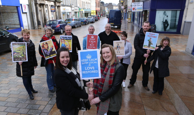 Lorraine and Nadia of Love Restored with High Street representatives including Kendos Coffee, AK Campbell, the Pet Shop, Scottish Perfections and Expression Art Studio.