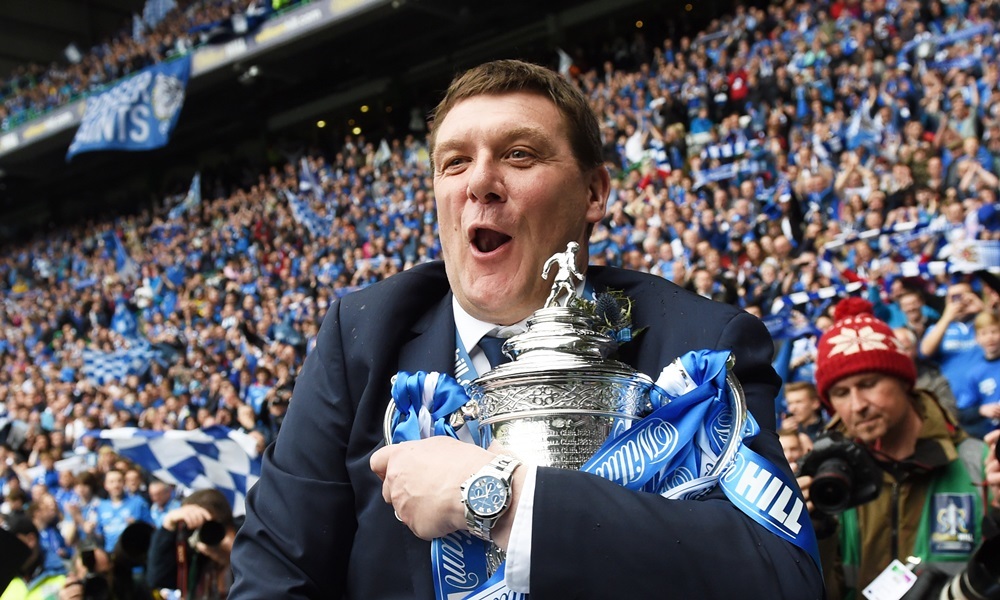 17/05/14 WILLIAM HILL SCOTTISH CUP FINAL
ST JOHNSTONE v DUNDEE UTD (2-0)
CELTIC PARK - GLASGOW
St Johnstone manager Tommy Wright keeps a firm grip on the William Hill Scottish Cup trophy