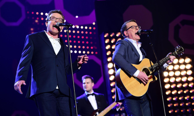 The Proclaimers are to play Dundee's Caird Hall.