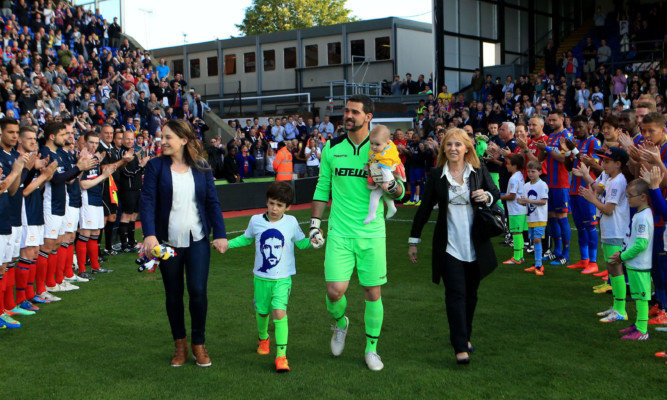 Around 2,000 Dundee fans were in London for Julian Speroni's testimonial match.