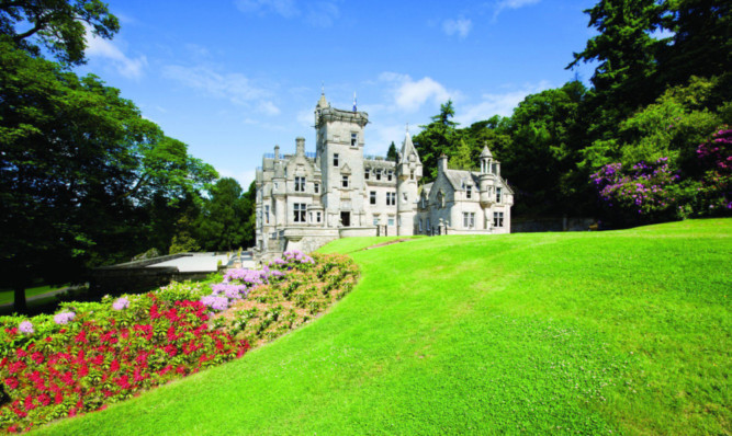 Kinnettles Castle has 44 acres of grounds to explore and is 20 minutes from Carnousties Championship course.