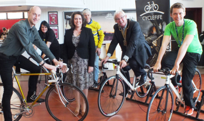 From left: Graeme Obree, Suze Edney (Fife College Students Association), Debbie Miller, Mick Nally (Carnegie Cyclones), Fife Provost Jim Leishman and Fraser Reynolds (sports and wellbeing coordinator).