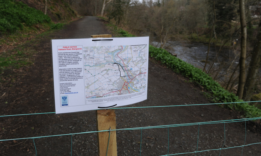 A sign tells visitors that the path to the popular tourist area is closed.