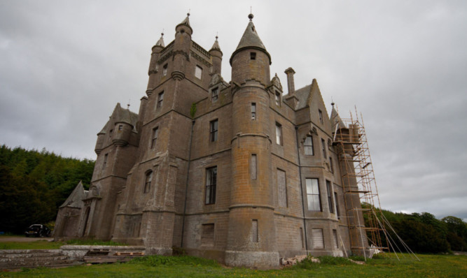 The owner of Balintore Castle says the windfarm would ruin his plans to restore the A-listed property.