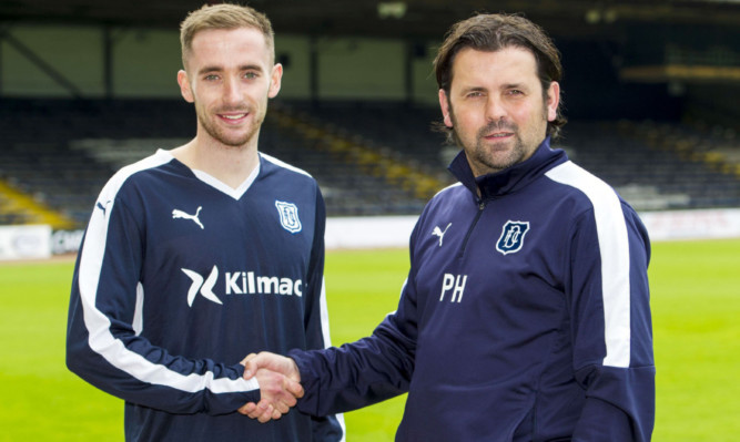 Dundee boss Paul Hartley with latest signing Nick Ross.