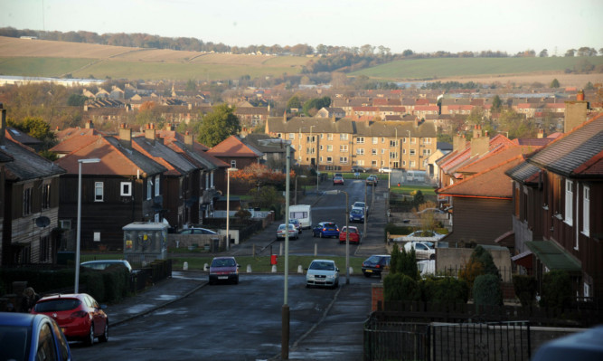 Plans for new homes in the Linlathen area of Dundee will go before the public.