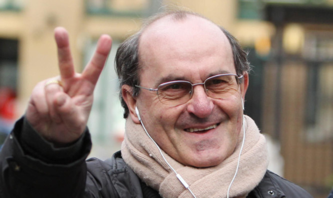 Giovanni di Stefano acknowledging wellwishers arriving at Southwark Crown Court in 2013.