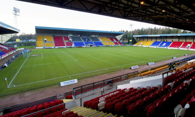 A minute's silence will be held ahead of the match at McDiarmid Park.