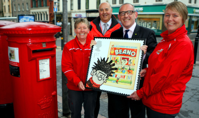 Stewart Hosie MP with postal workers Paula Hamilton, Derek McKenzie and Vivienne Carthley.