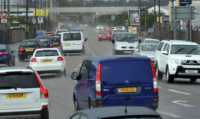 One of the busiest roads in Dundee will be reduced to a two-lane contraflow for six weeks.