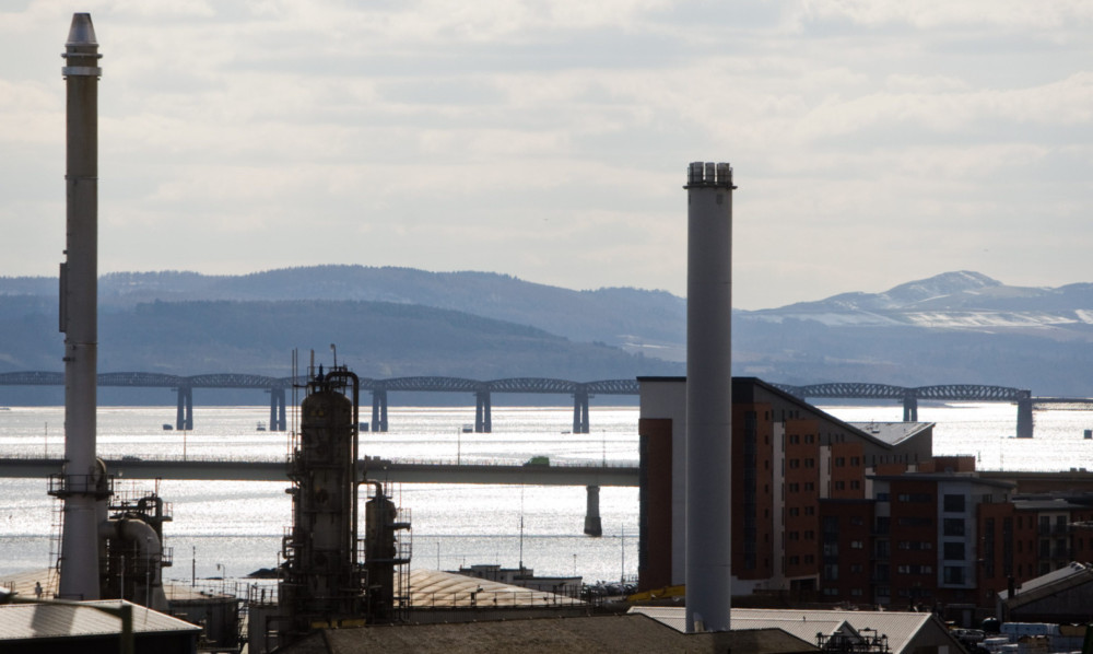 The Rowan Stavanger rig is to be towed upstream to Prince Charles Wharf in Dundee. At 170 metres, its is nearly twice the height of the stack of the biomass plant proposed for the harbour.