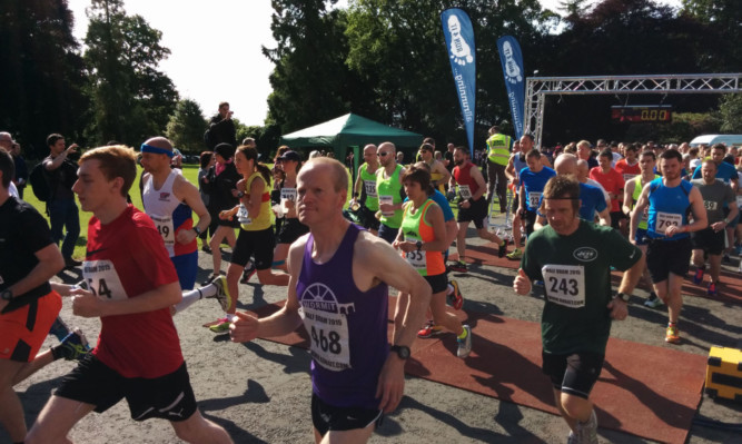 Runners set off from Camperdown Park.