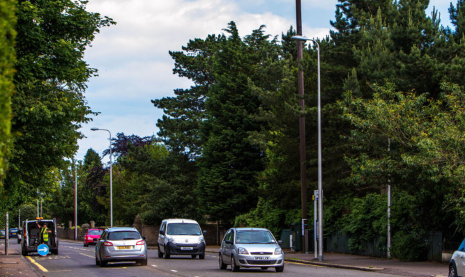 The Perth Road mast to be replaced can be seen on the right by the lamp-post.