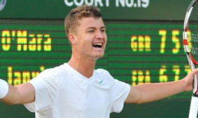 ATP Tour player Jonny OMara will be coaching youngsters at Arbroath Tennis Club.