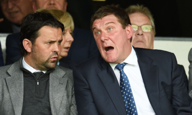 Tommy Wright checks out Hearts at the weekend alongside Paul Hartley.