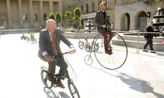 Lord Provost Bob Duncan hits the saddle with Kristian Stafford of Get Cycling.