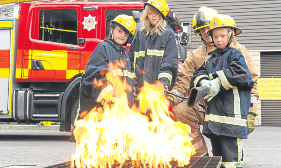 Louise MacCrimmon, Hannah McFarlane and Grace Harris with firefighter Alan Soutar.